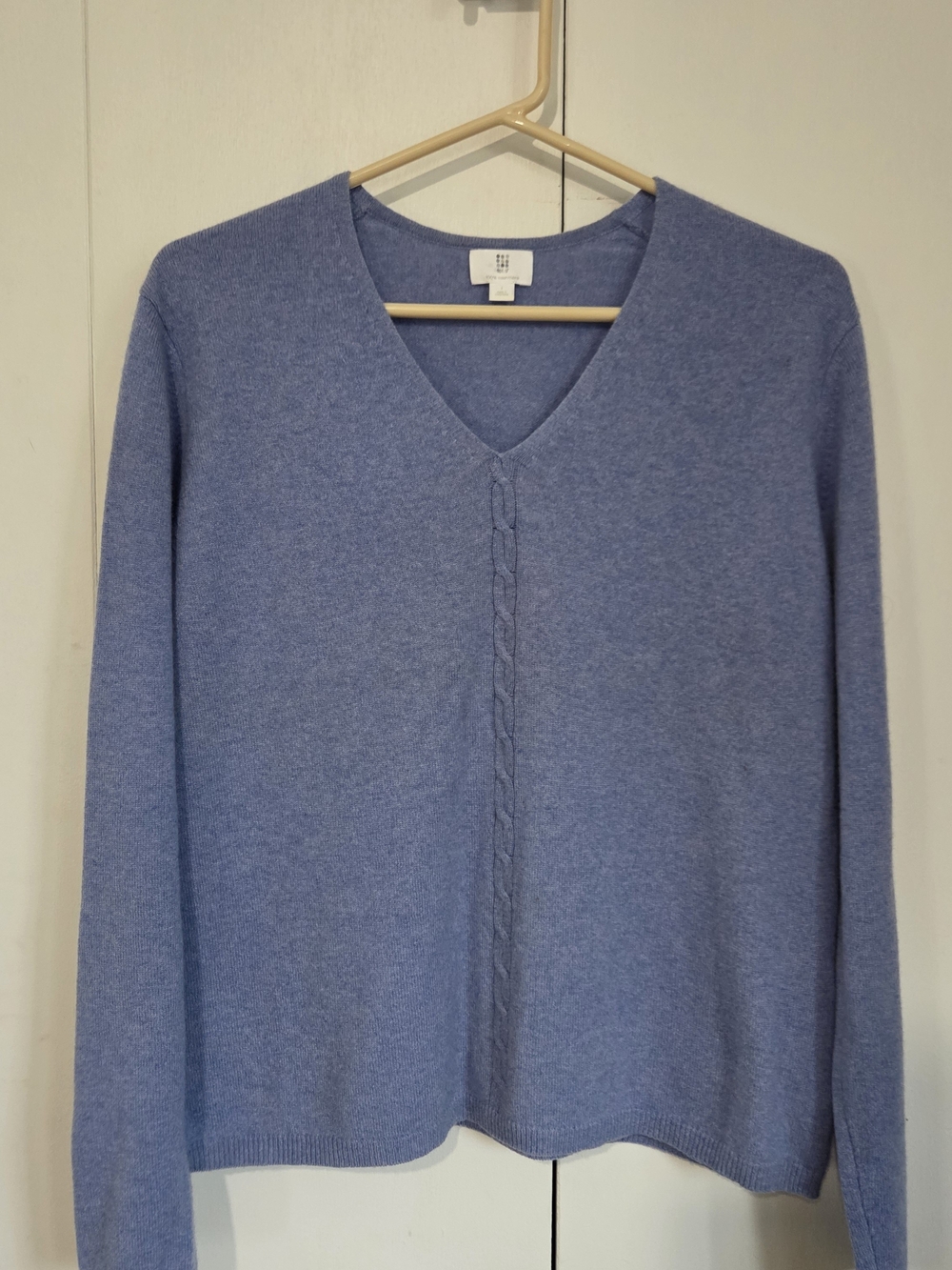 100% Casmere Blue V-Neck Women's Sweater with Center Cable Detail